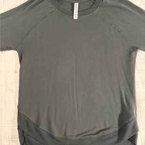 Athleta Coaster Luxe Curved Hem Long Sleeve Green Sweatshirt Thumbholes XS